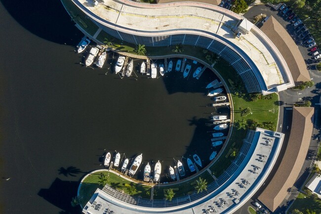 Building Photo - 1537 E Hillsboro Blvd