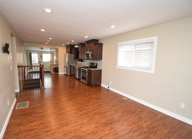 Building Photo - 1373 S 200 E