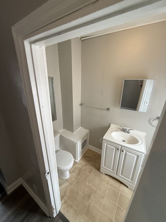 Building Photo - 473 Sherburne Ave