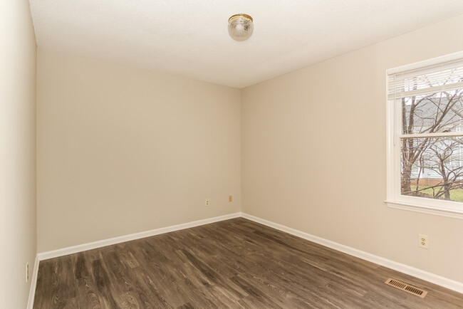 Building Photo - 4 Bedroom Charlotte Home