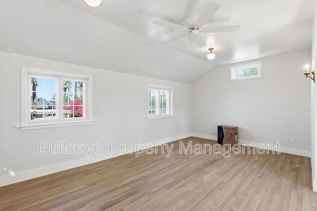 Building Photo - 525 W Lynwood St