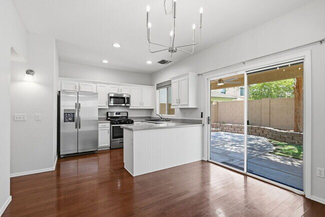 Building Photo - 4265 E Windsor Dr