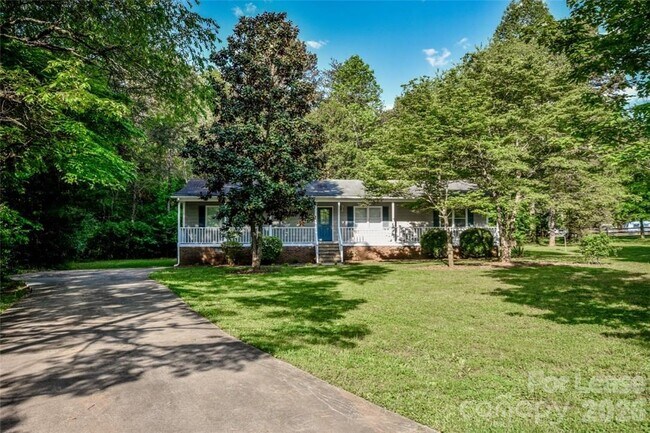Building Photo - 7730 Deer Track Dr