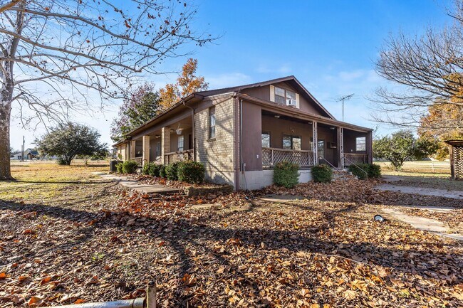Building Photo - Blissful in Burleson ISD