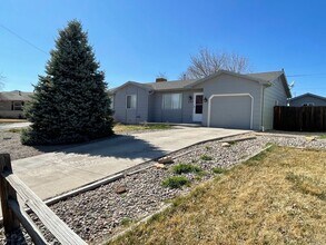 Building Photo - 3 Bedroom 2 Bath home