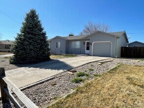 Building Photo - 3 Bedroom 2 Bath home