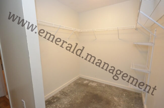 Building Photo - 640 Glen Iris Dr NE