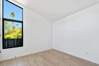 Building Photo - 1570 7th Ave