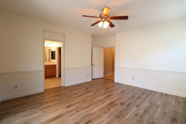 Building Photo - 5279 Sycamore Creek Ct
