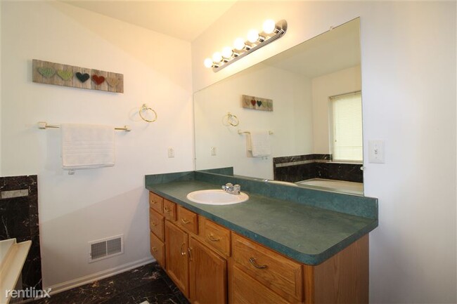 Building Photo - 5531 Redbud Ct