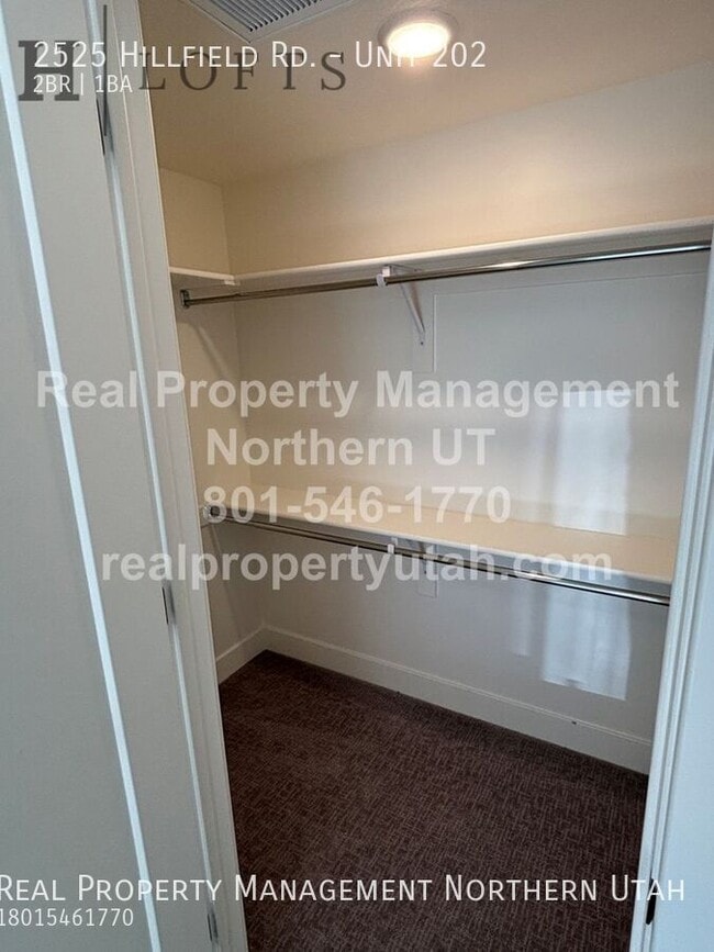 Building Photo - 2525 Hillfield Rd.-Unit 202