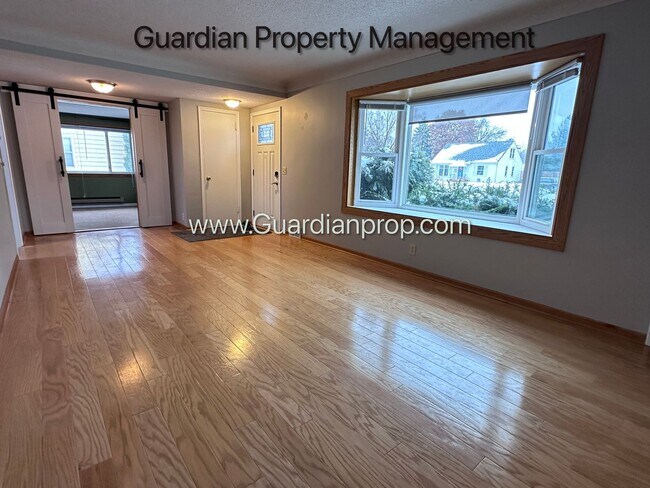 Building Photo - Richfield Single Family Home, Fenced Yard, 2 Car Garage, Dishwasher