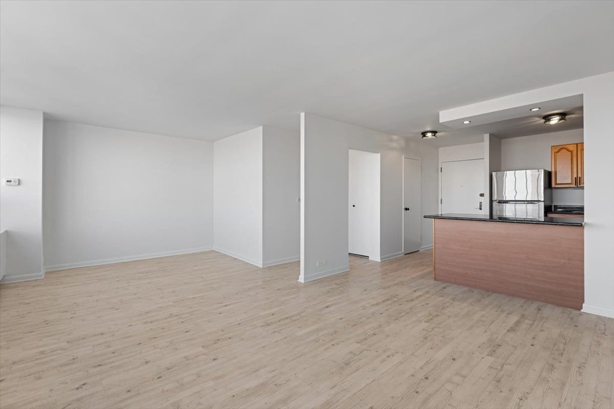 Building Photo - 2800 N Lake Shore Dr