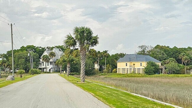 Building Photo - 255 Little Oak Island Dr