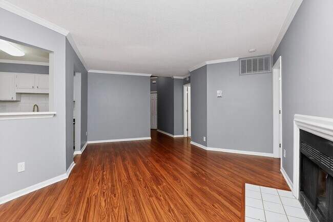 Building Photo - Amazingly and rarely available home that is literally on the greenway.