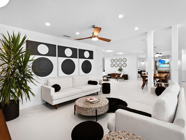 Building Photo - 7647 Sanderling Rd