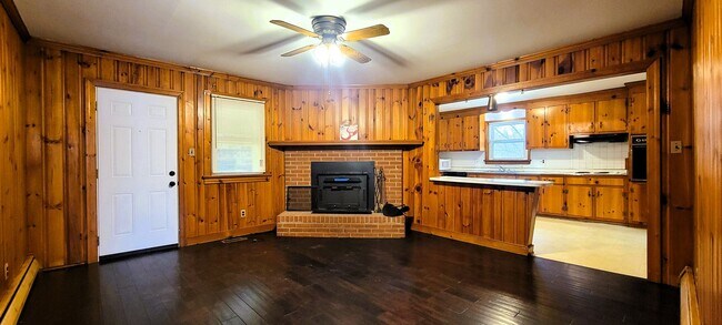 Building Photo - Large brick rancher in Chesterfield County with private back yard.