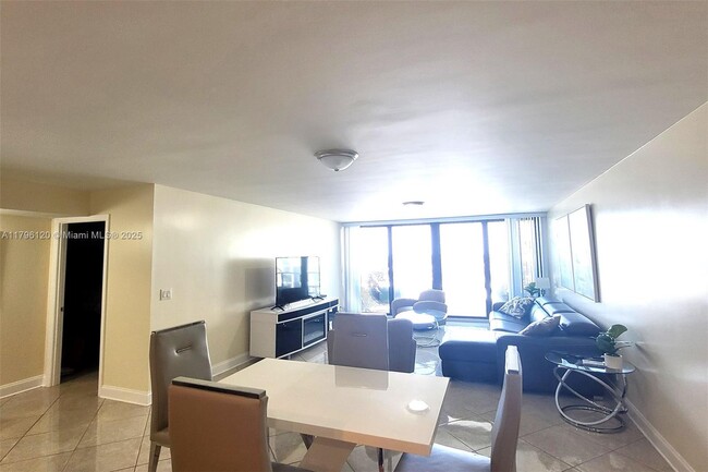 Primary Photo - 2101 S Ocean Dr