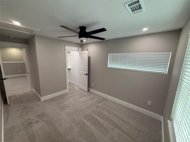 Building Photo - 201 N Vandeveer St