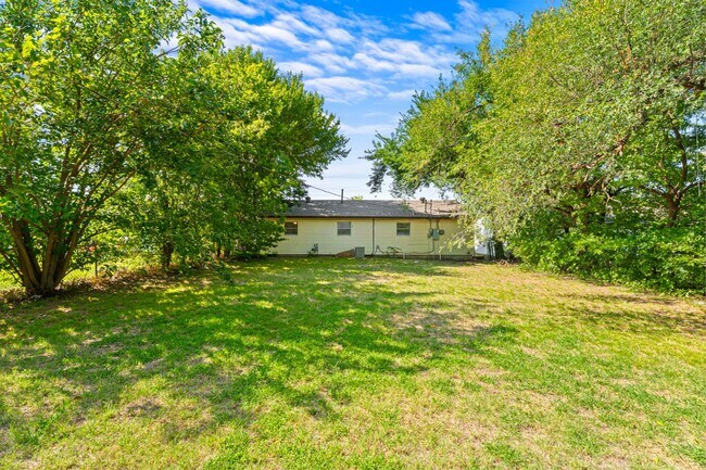 Building Photo - 1029 Hoyt Ave