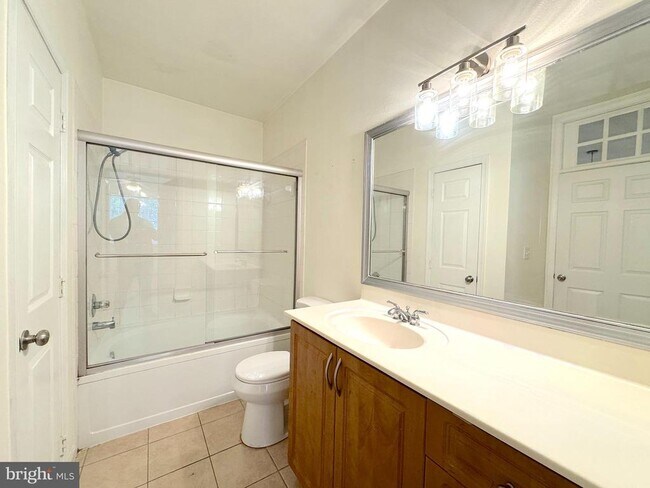 Building Photo - 12921 Centre Park Cir
