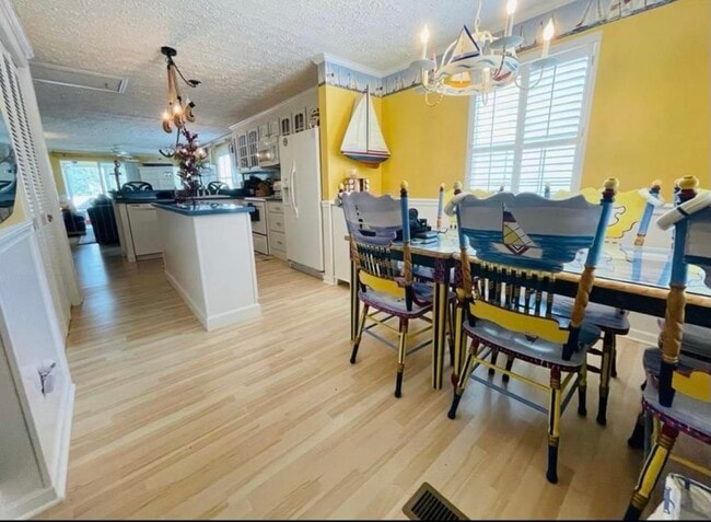 Building Photo - 351 Arrowhead Trail NE