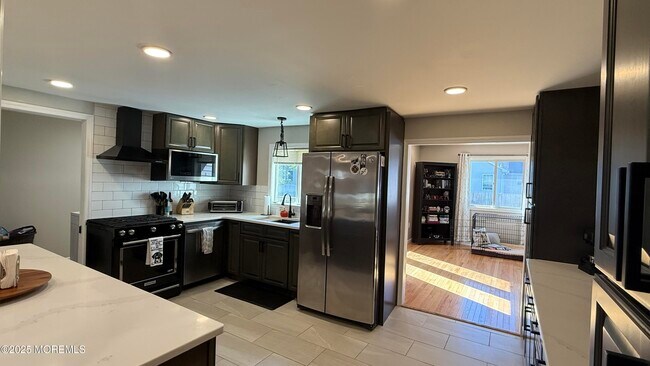 Building Photo - 132 Tiller Ave