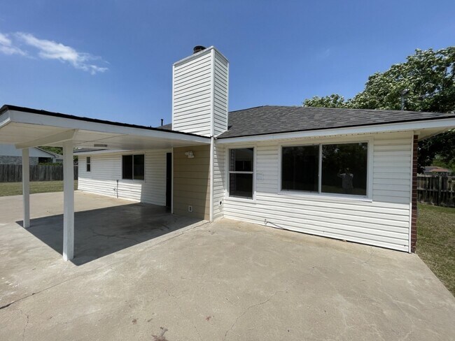 Building Photo - 1505 St Croix Ln