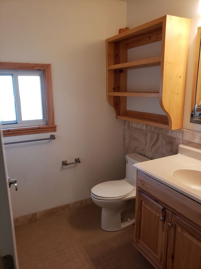 Building Photo - 1016 W 14th St