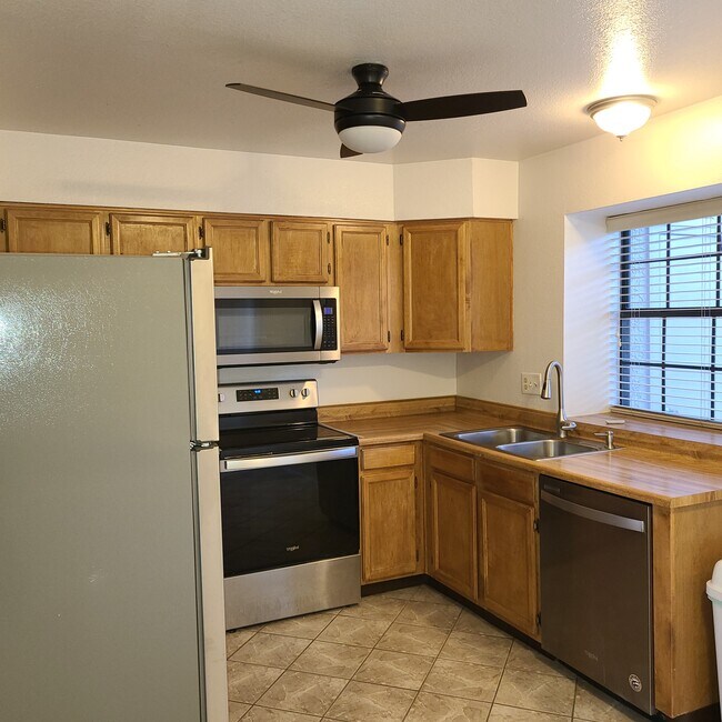 Building Photo - 3491 N Arizona Ave