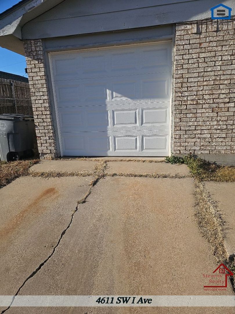 Building Photo - 4611 SW I Ave