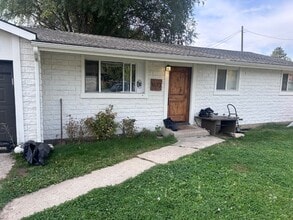 Building Photo - 1673 W Victory Rd