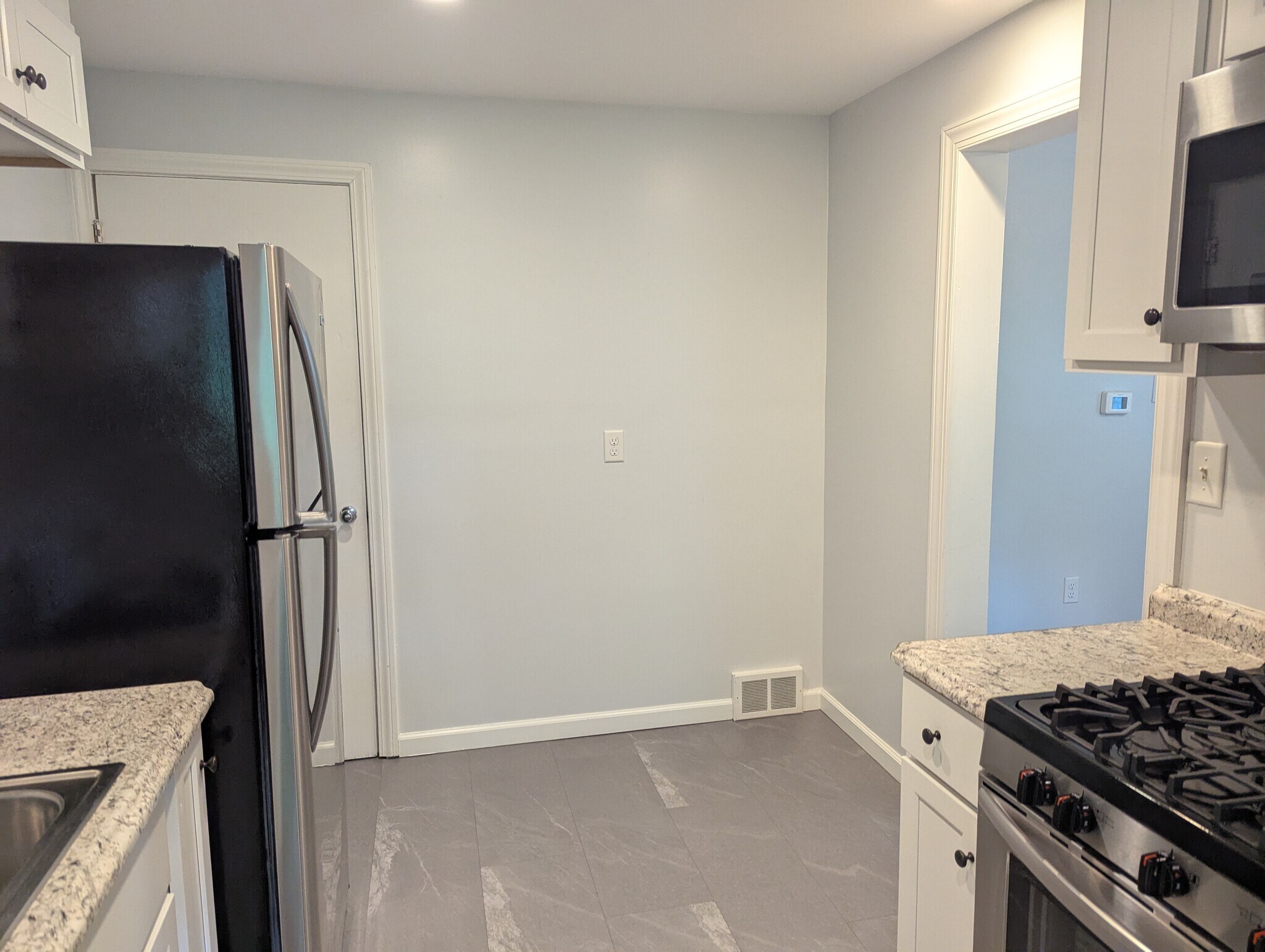 Kitchen Alt View - 208 Easterly Pky