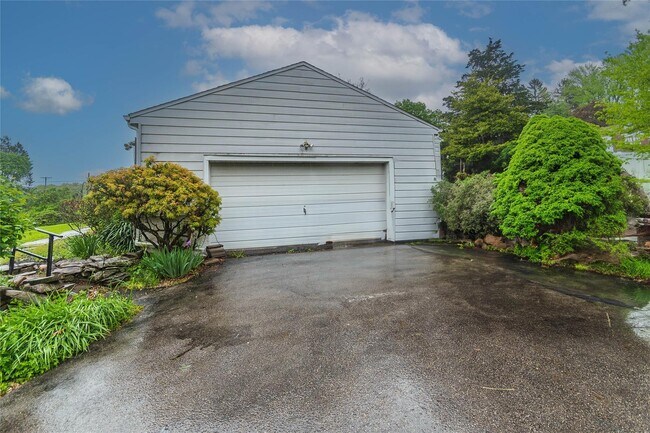 Building Photo - 37 Clover Hill Dr