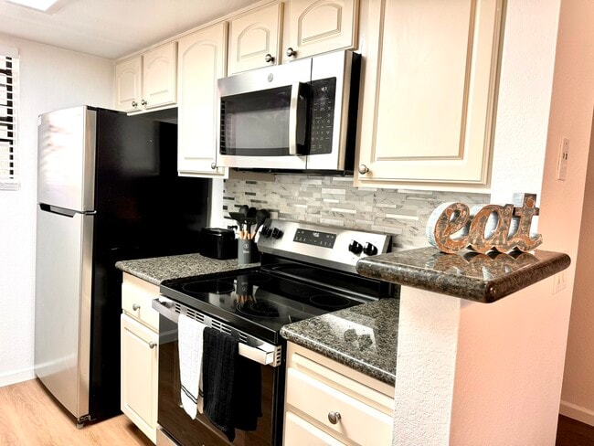 Building Photo - 12035 Alta Carmel Ct