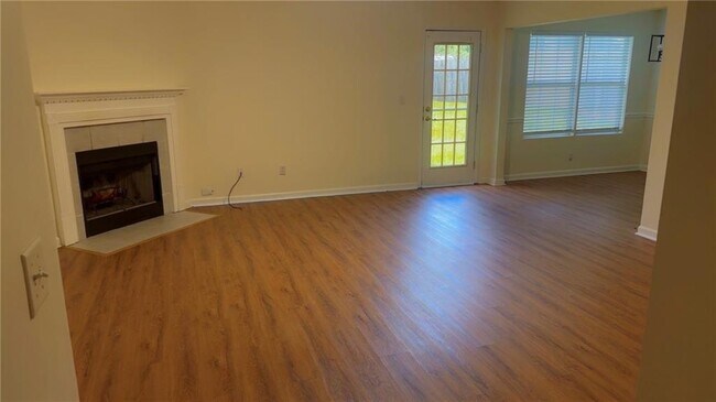 Building Photo - 1404 Steam Engine Way NE