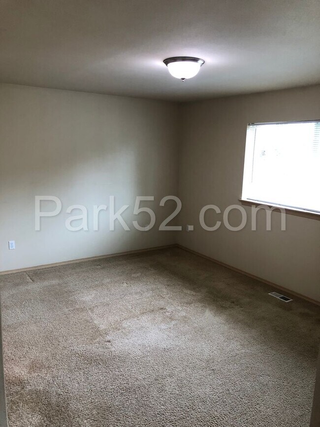 Building Photo - 3-Bedroom Duplex Home - Gated Community - South Hill