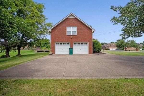 Building Photo - 302 12 Oaks Ln