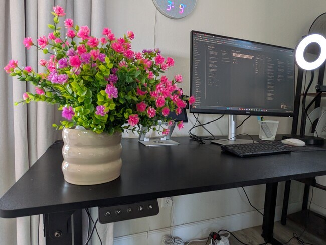 Building Photo - Cornell