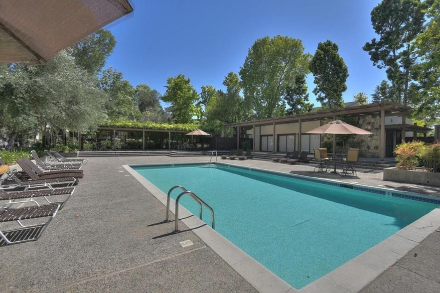 Building Photo - 765 San Antonio Rd