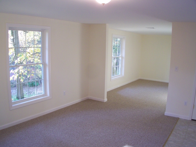 Building Photo - 4 Jessica Ln