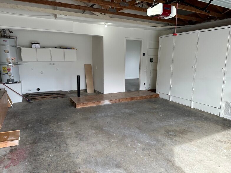 Building Photo - 9742 Willow Wood Dr