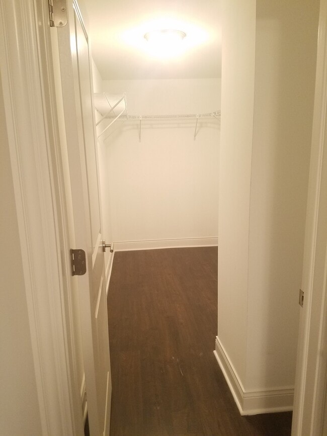 Master Walk In Closet - 4518 S King Dr