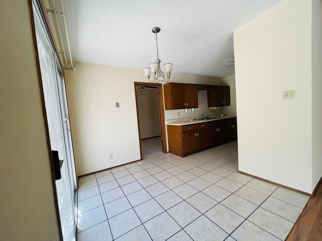 Building Photo - Westside 3 Bedroom 1.75 Bath