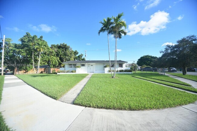 Building Photo - 18601 SW 97th Ct