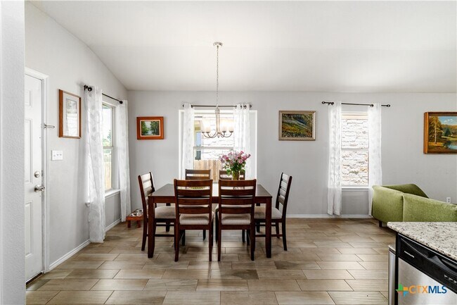 Building Photo - 5634 Stonehaven Dr