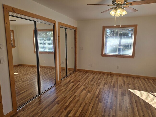 Building Photo - Lovely Lakewood Home