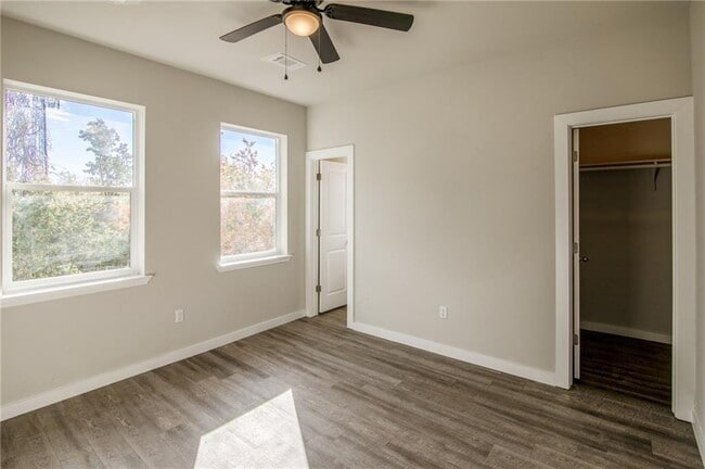 Building Photo - 906 Quartz Ct