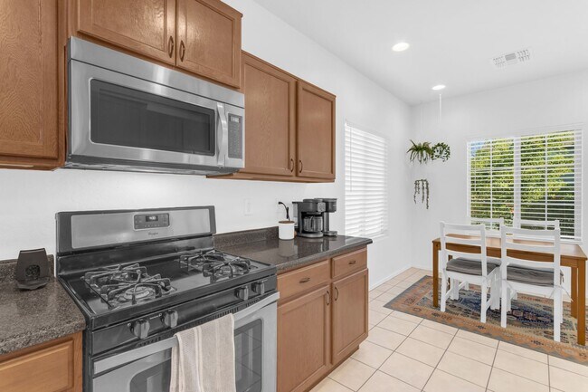 Building Photo - Stunning Single-Level Rental In The Highly Sought-After Anthem at Merrill Ranch!