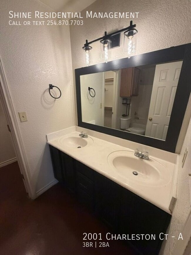 Building Photo - 2001 Charleston Ct